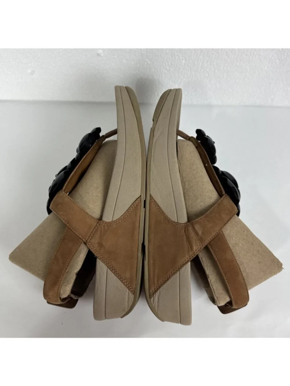 Fit Flop Floretta Tan Suede & Black Floral Wedge Thong Sandals Women's 7